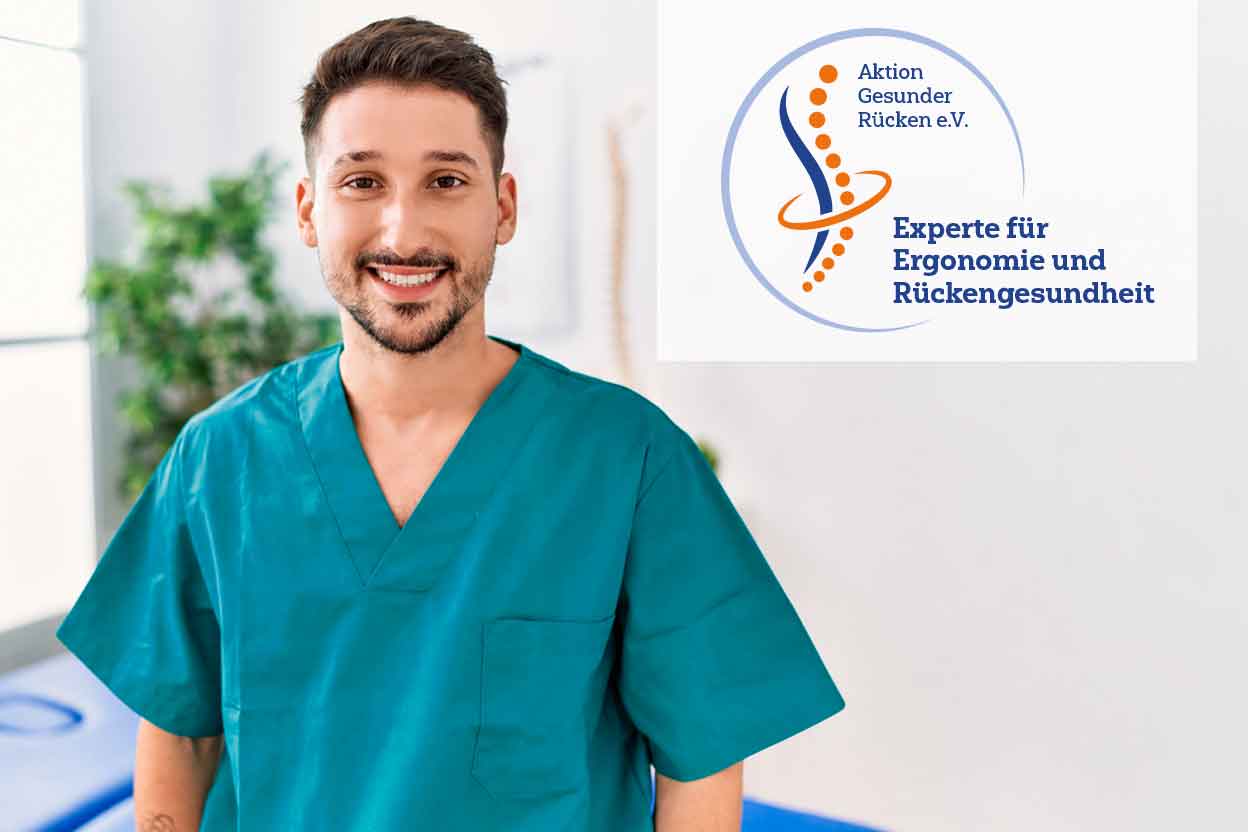 „Experte für Ergonomie und Rückengesundheit in medizinischer Kleidung neben AGR-Gütesiegel Logo“