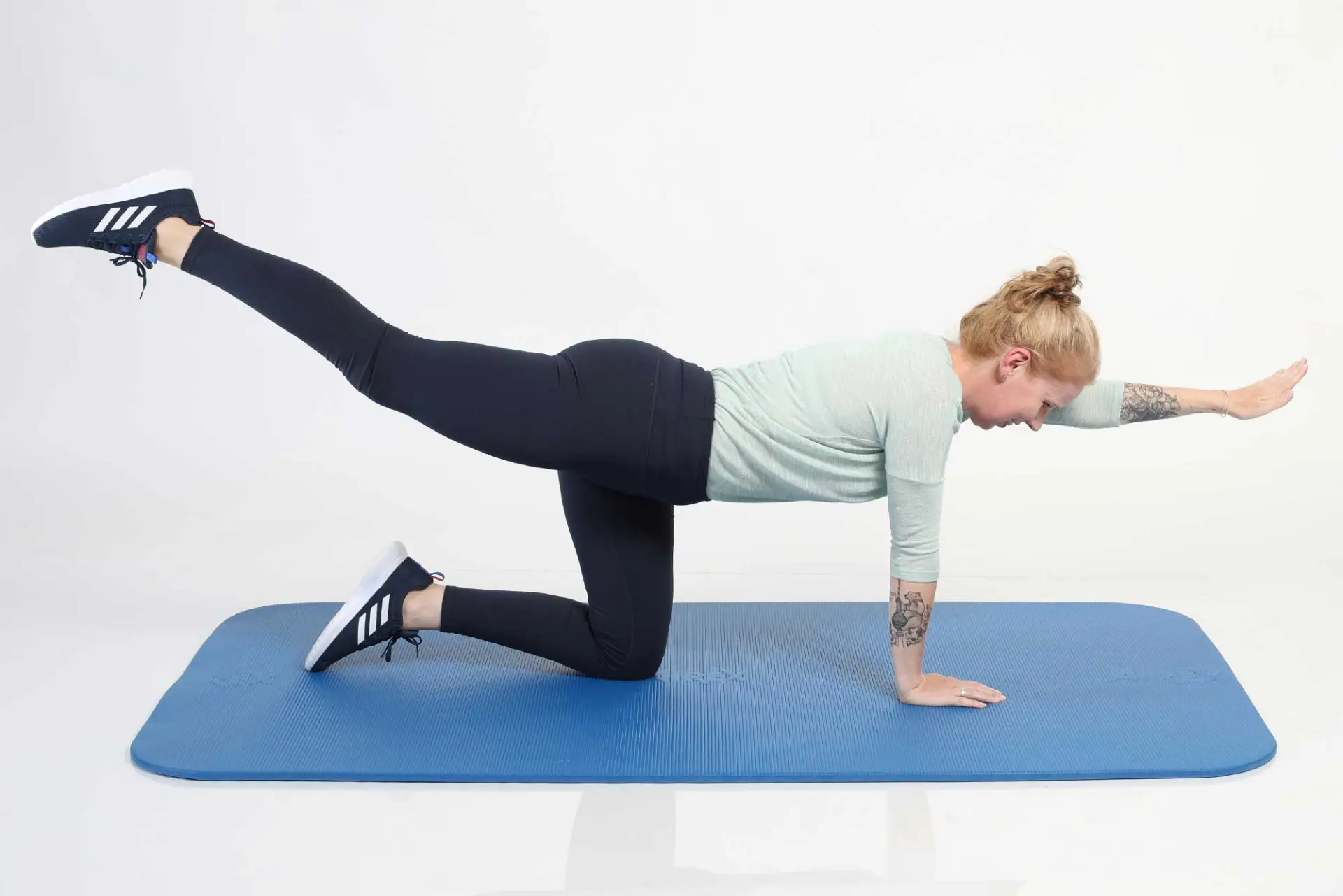 Übung 2 Gymnastikmatte Kräftigung Muskulatur uebung 2 gymnastikmatte kräftigung muskulatur